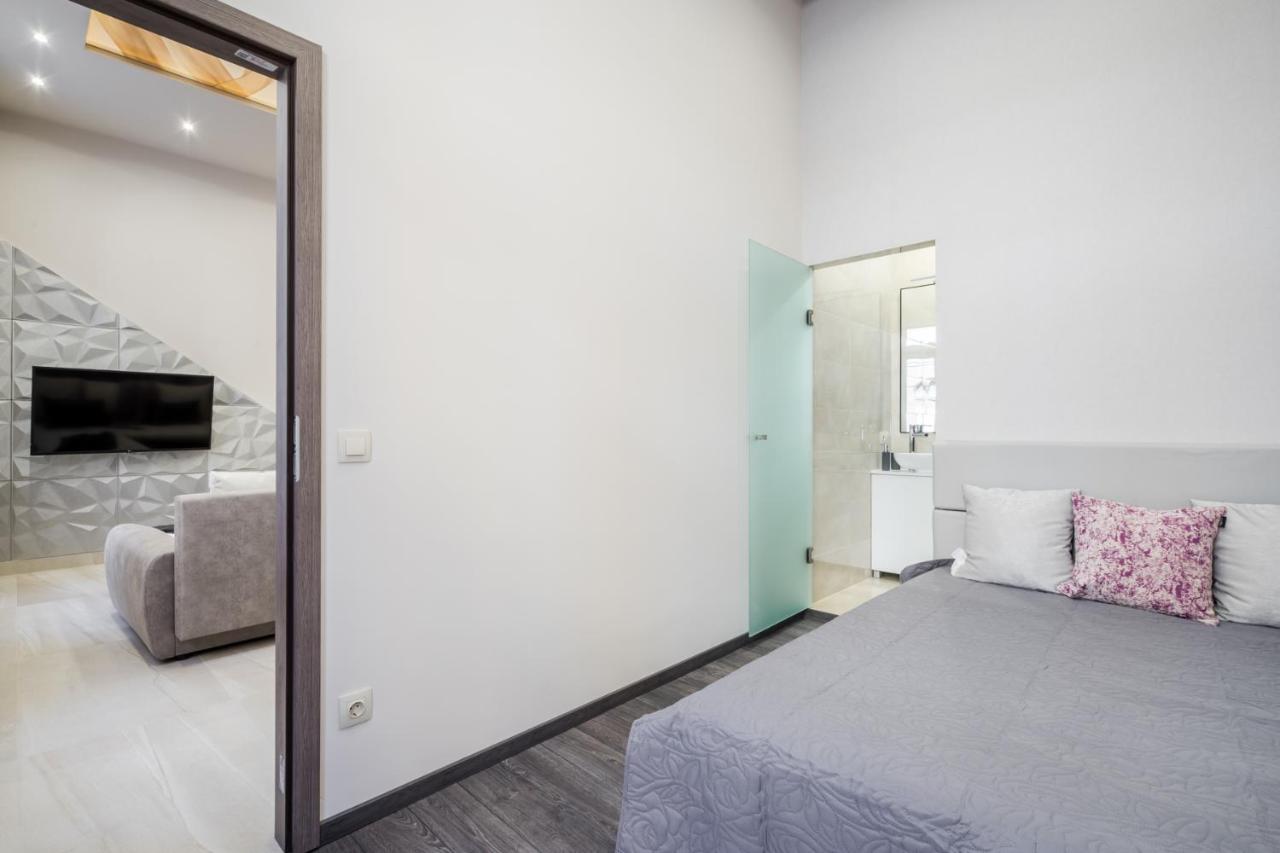 Lejlighed Nirvana Suite,3 Bedrooms, 2 Bathrooms, Acs *