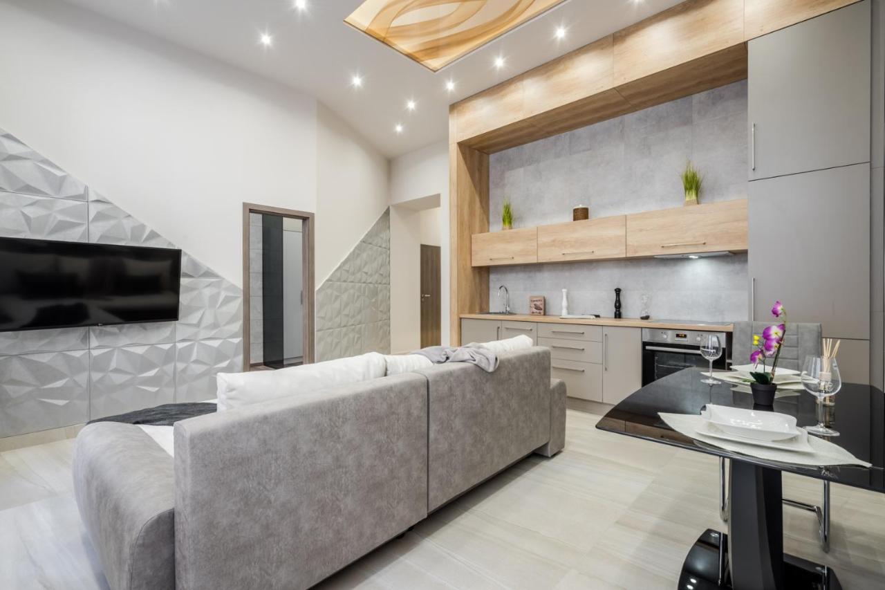 Lejlighed Nirvana Suite,3 Bedrooms, 2 Bathrooms, Acs *
