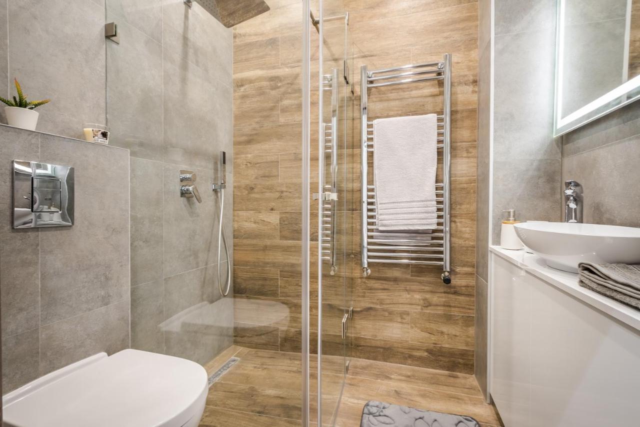 Nirvana Suite,3 Bedrooms, 2 Bathrooms, Acs Lejlighed