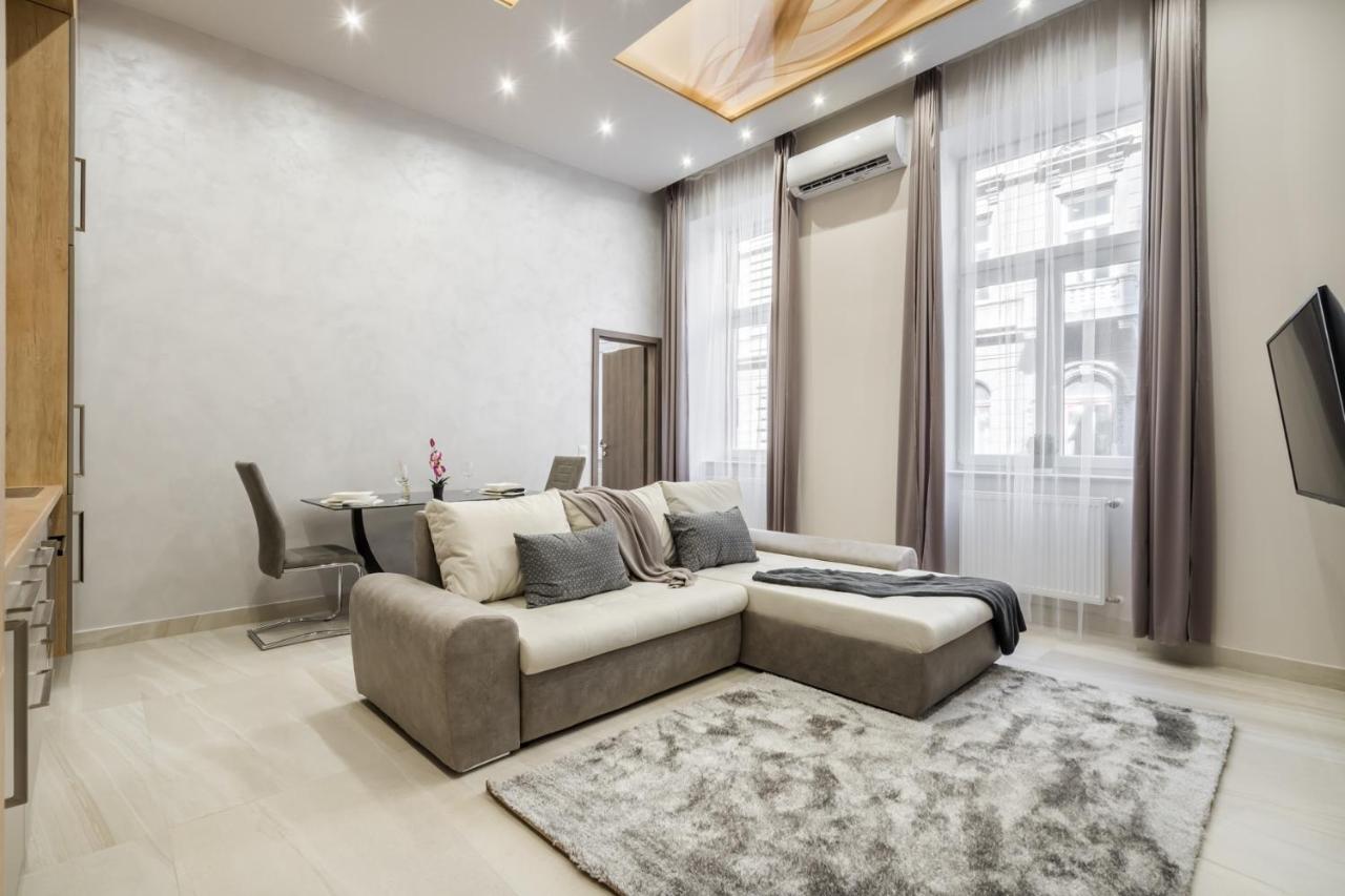 Nirvana Suite,3 Bedrooms, 2 Bathrooms, Acs Lejlighed